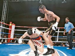 “Chocho” Guzmán noqueó en el segundo asalto. ESPECIAL  /