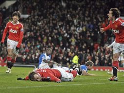 Dimitar Berbatov celebra su cuarto gol contra el Blackburn Rovers. EFE  /