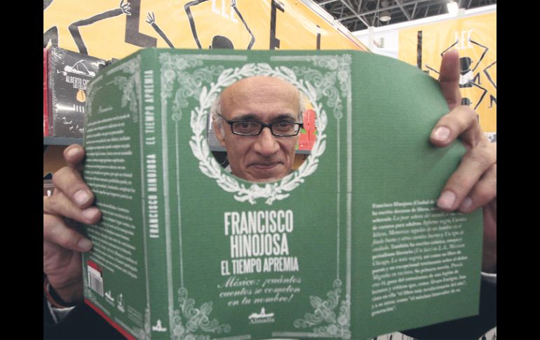 Francisco Hinojosa asegura que el humor es un puente que une la literatura infantil con la adulta. S. NÚÑEZ  /