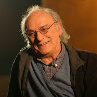 Reciben con ovaciones a Carlos Saura