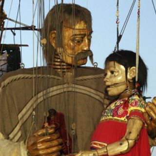 Un millón de tapatíos admiran a las marionetas gigantes