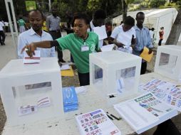 Cerca de 4,7 millones de votantes están convocados a las urnas para escoger además a once de los 30 senadores del país. AP  /