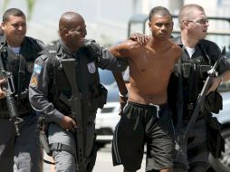 La policía militar arresta el supuesto gerente del tráfico de la favela da Grota. EFE  /