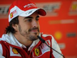 Fernando Alonso habla de su amarga experiencia en Abu Dhabi durante una conferencia de prensa. AFP  /