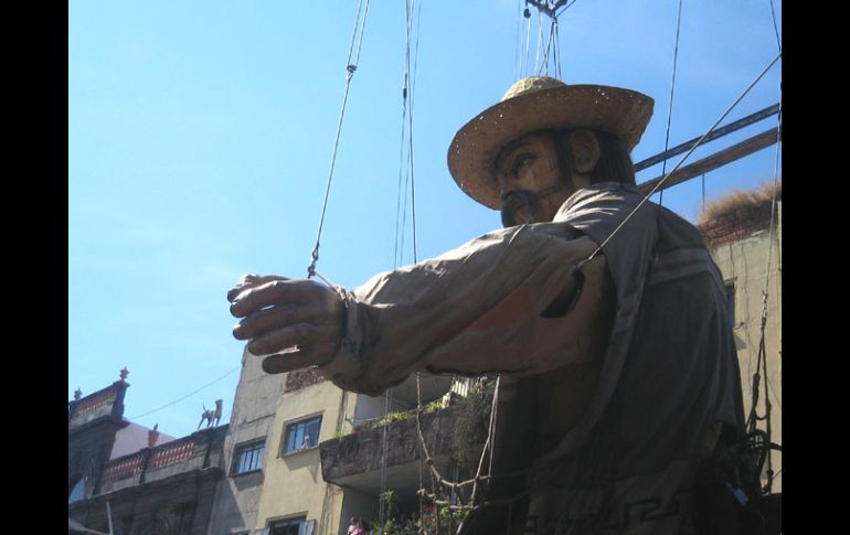 El desfile comenzó desde el punto de referencia y se trasladó por toda la avenida Alcalde rumbo al sur. F. URENDA  /