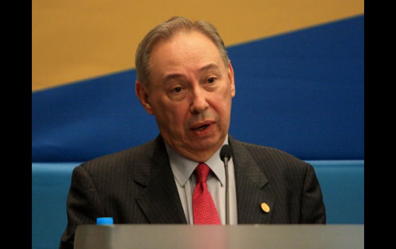 Humberto López Morales recibió el segundo Premio de Ensayo Isabel de Polanco, galardón dotado con 100 mil dólares. A.HINOJOSA  /