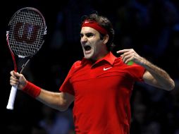 Roger Federer celebra el punto con el que se llevó el último torneo del año de la ATP ante Nadal. REUTERS  /