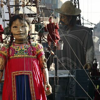 Marionetas gigantes se ''roban'' el cariño de la gente
