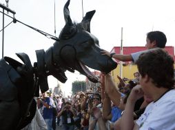Miles de personas abarrotaron las calles del Centro para ser parte del último día del espectáculo de los Gigantes. A. GARCÍA  /