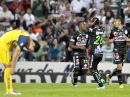 Los jugadores de Santos festejando su pase a la final tras desplumar a las Águilas. EFE  /