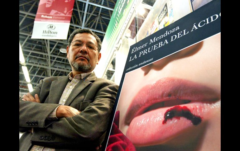 El escritor pidió a los jóvenes que se involucren y lean la literatura nacional. E. BARRERA  /