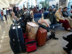 Los pasajeros de todos los aeropuertos del país deben acatar nuevas medidas de seguridad en el equipaje. ARCHIVO  /