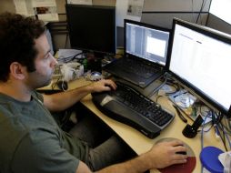 Muchos usuarios descargan piratería en la red. ARCHIVO  /