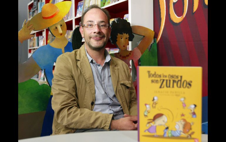 El escritor comentó que su intención no es enseñarles nada a los niños sino contarles historias. E. BARRERA  /