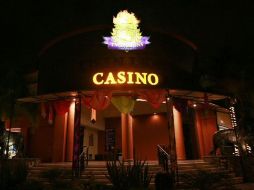 En Zapopan, el presidente municipal pretende que los casinos paguen un impuesto anual de cinco mil pesos por cada máquina. ARCHIVO  /