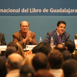 Aristóteles Sandoval presenta libro en la FIL
