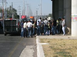 Los cuerpos de ambos agentes fueron levantados por personal del Instituto Jalisciense de Ciencias Forenses. M. PATIÑO  /