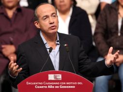 En el encuentro, Calderón escucha preguntas de algunos ciudadanos seleccionados previamente. NOTIMEX  /