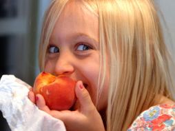 Un niño es susceptible de estar expuesto a decenas de moléculas químicas sospechosas de ser cancerígenas. ESPECIAL  /