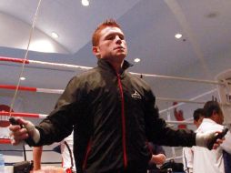 El 'Canelo' entrenó bajo techo en le gimnasio del hotel. NOTIMEX  /