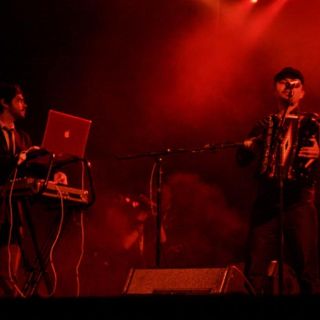 Los beats electrónicos cimbran la FIL