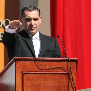 Gabino Cué promete erradicar la corrupción