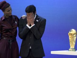 El jefe del comité Qatar 2022, Sheikh Mohammed bin Hamad llora emocionado al saber el veredicto de la FIFA. AFP  /