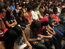 Algunos jóvenes que participaron en la conferencia ''Los placeres de la lengua''. A.HINOJOSA  /
