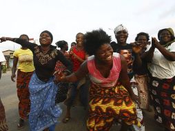 Seguidores celebran el triunfo de Ouattara. EFE  /