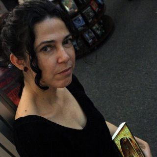 Norma Lazo presenta novela de terror con nostalgia