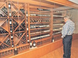 En Cava se pueden degustar vinos con algún tipo de tapa española. E. FLORES  /