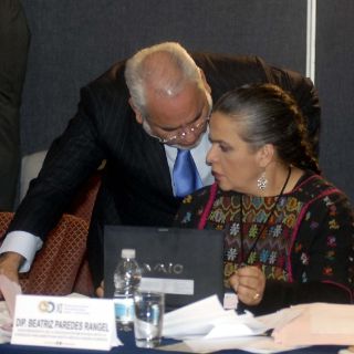 BeatrIz Paredes con una postura neutral con el priista Moreira