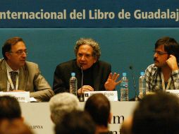 Durante la última jornada del Fórum Atlántida, el escritor argentino Ricardo Piglia y el editor de Sexto Piso, Diego Rabasa. E. BARRERA  /