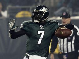 Vick lanzó para ganancia de 302 yardas y tres ''touchdowns''. REUTERS  /