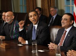 Barack Obama, Hamid Karzai,  y el presidente paquistaní Asif Ali Zardari en la Casa Blanca en Washington en el año 2009. AP  /