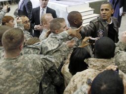 Obama sorprendió a las tropas de Estados Unidos en una visita sorpresa a Afganistán. REUTERS  /
