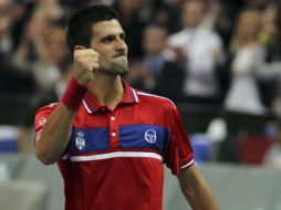 El serbio Novak Djokovic doblegó a Gilles Simon 6-3, 6-1, 7-5. EFE  /