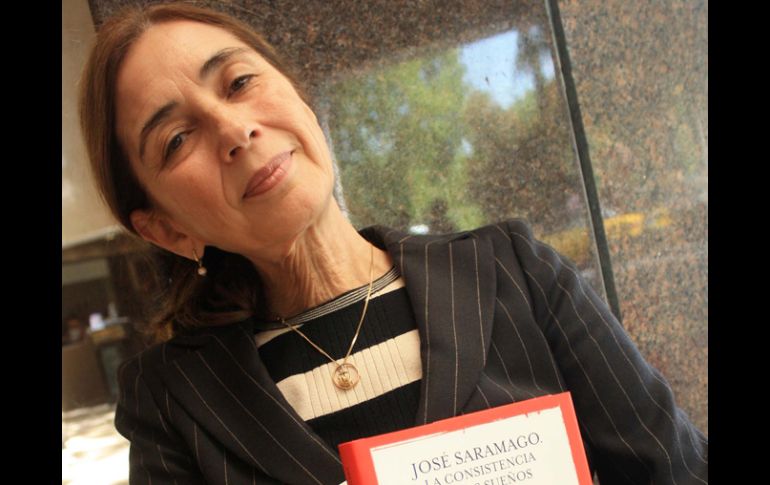 Para José Saramago la idea de una biografía le pareció algo disparatada. En la imagen Pilar del Río. A. HINOJOSA  /