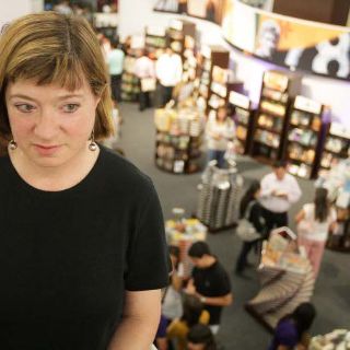 Amores virtuales, un viaje al ciberespacio en papel