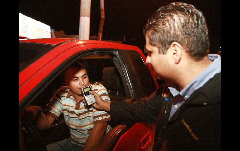 La ley antiborrachos entró en vigor el 6 de septiembre, con la intención de disminuir los accidentes viales. ARCHIVO  /
