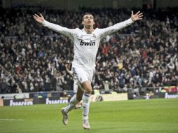 Con superioridad numérica desde el minuto 65, el Madrid gana con dos goles de Cristiano Ronaldo ante Valencia. EFE  /