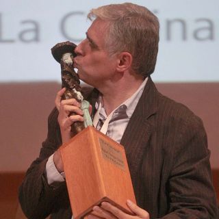 ''El Fisgón'' recibe su Catrina y toma partido por la UdeG