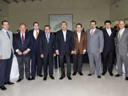 Beltrones  con integrantes del Consejo  Directivo de la Cámara de la Industria del Calzado, en León Guanajuato.  NOTIMEX  /