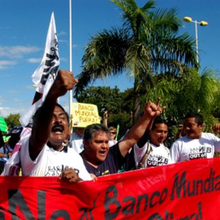 Activistas en Cancún se manifiestan  demandando solución al cambio climático