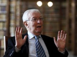 Víctor García de la Concha esta próximo a terminar su mandato como director de la academia.  /