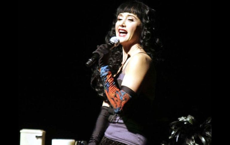 Muy a su estilo, Susana Zabaleta dio gusto al público. NTX  /