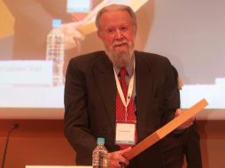 Hugo Gutiérrez Vega recibió ayer el Homenaje Nacional de Periodismo Cultural. S. NÚÑEZ  /