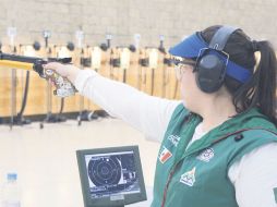 Alejandra Zavala se coronó en la prueba de pistola de aire de 10 metros. ESPECIAL  /