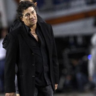 Romano sale molesto con el arbitraje