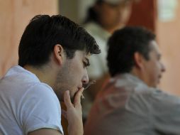 Es tanta la adicción entre los austriacos, que cada día mueren tres fumadores pasivos. EL UNIVERSAL  /